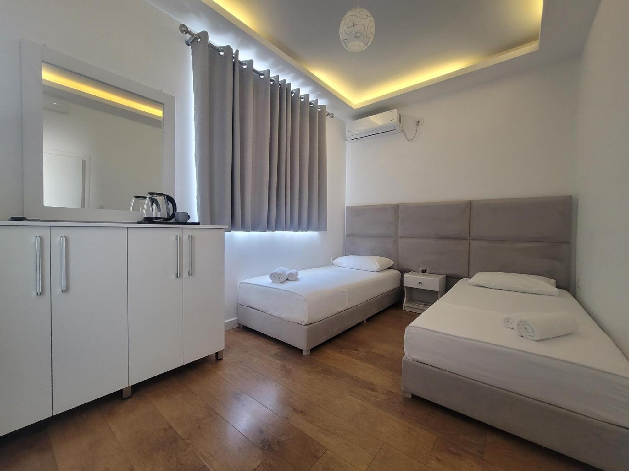 Hotel Myrtai - City Center Sarandë Buitenkant foto