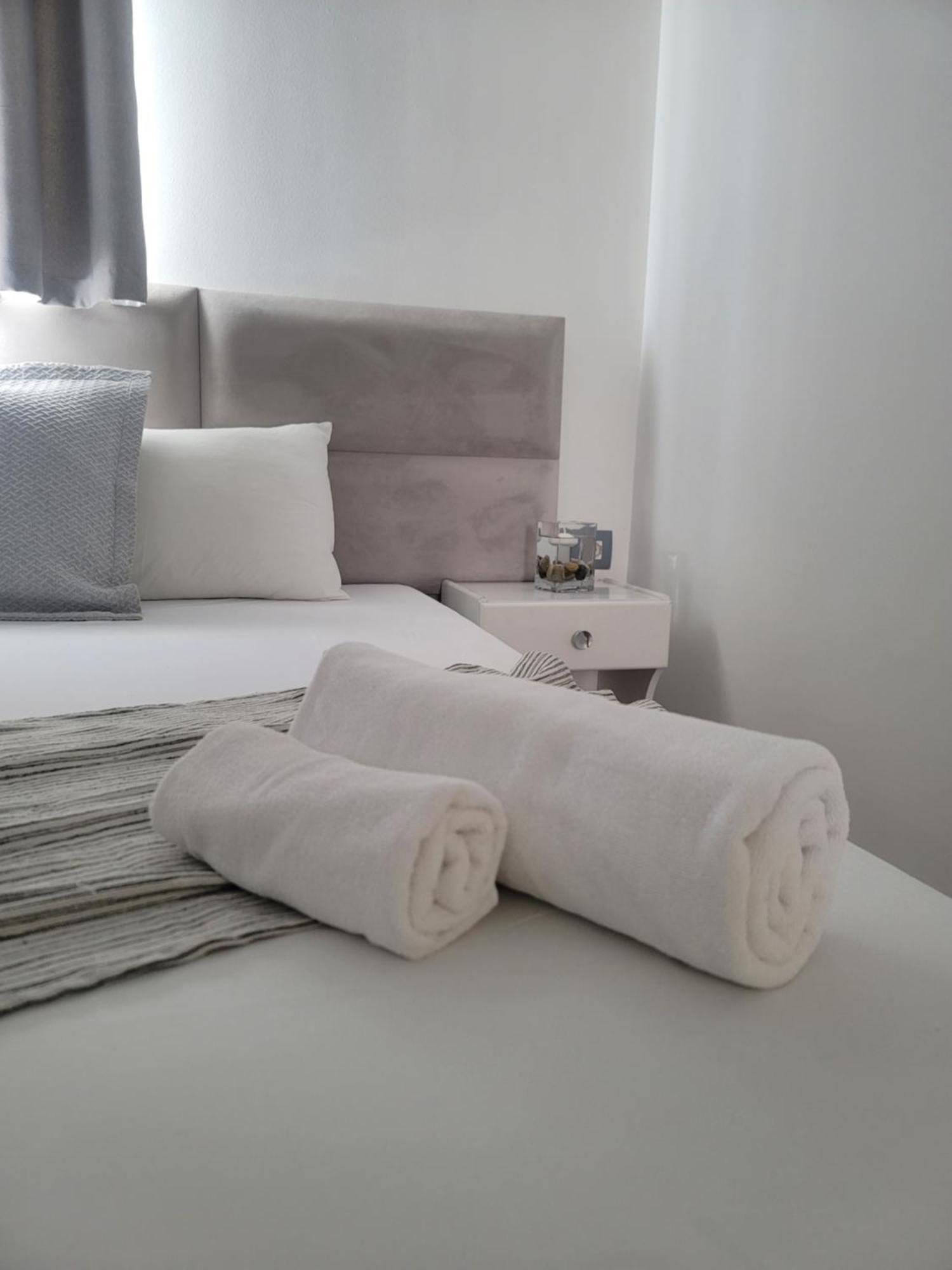 Hotel Myrtai - City Center Sarandë Buitenkant foto