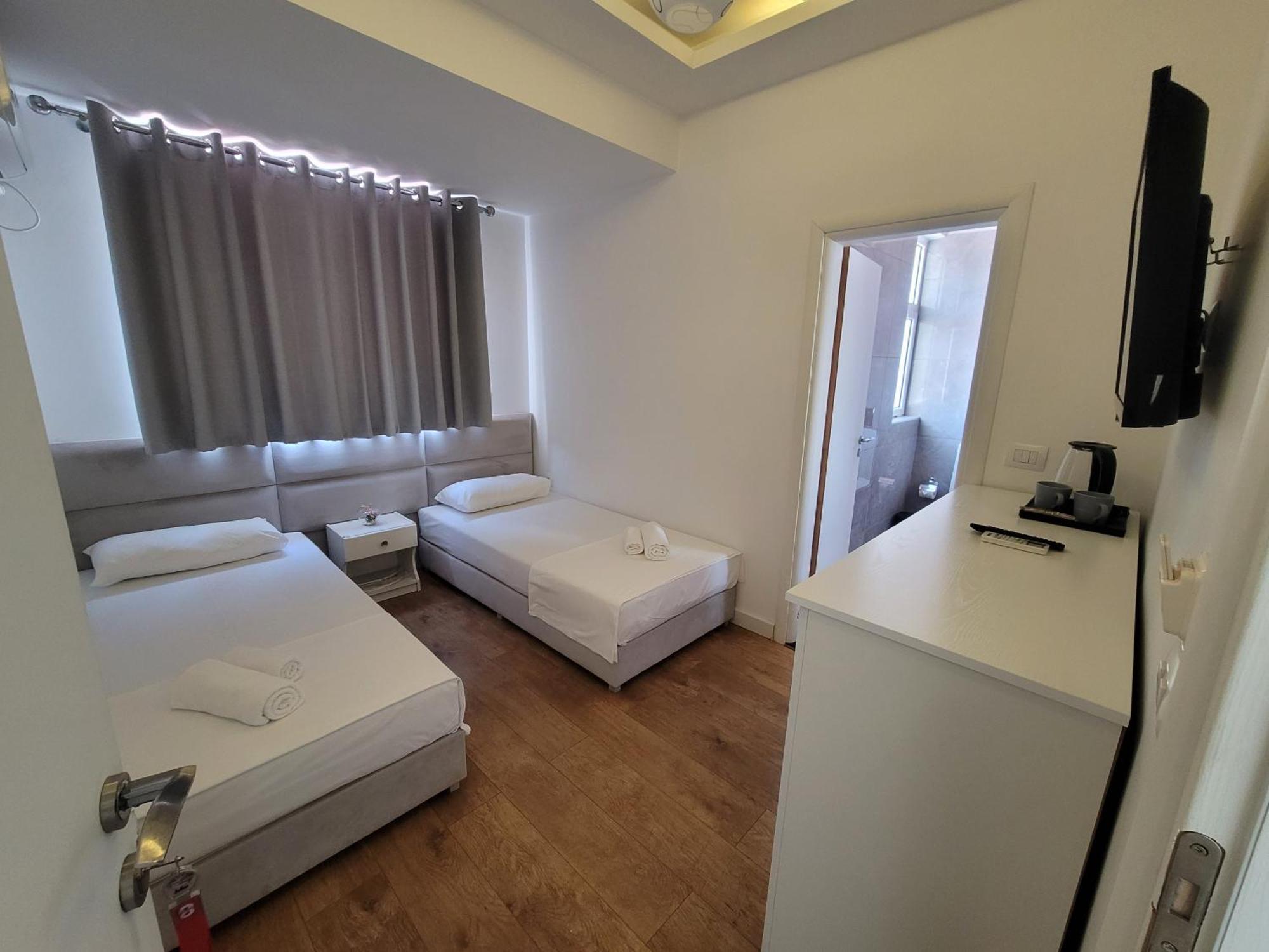 Hotel Myrtai - City Center Sarandë Buitenkant foto