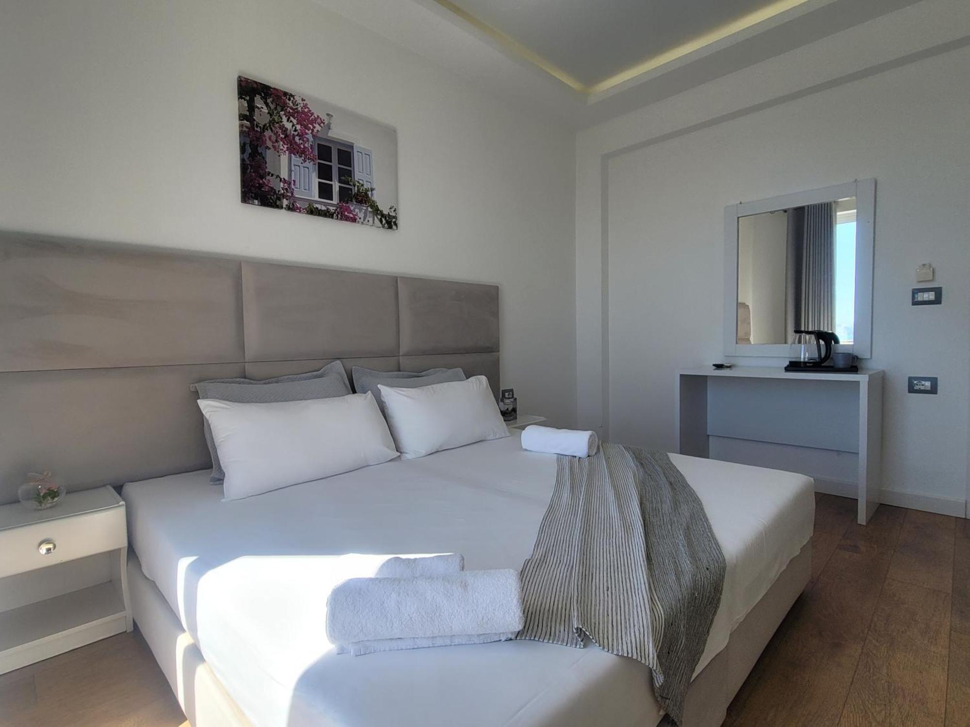 Hotel Myrtai - City Center Sarandë Buitenkant foto
