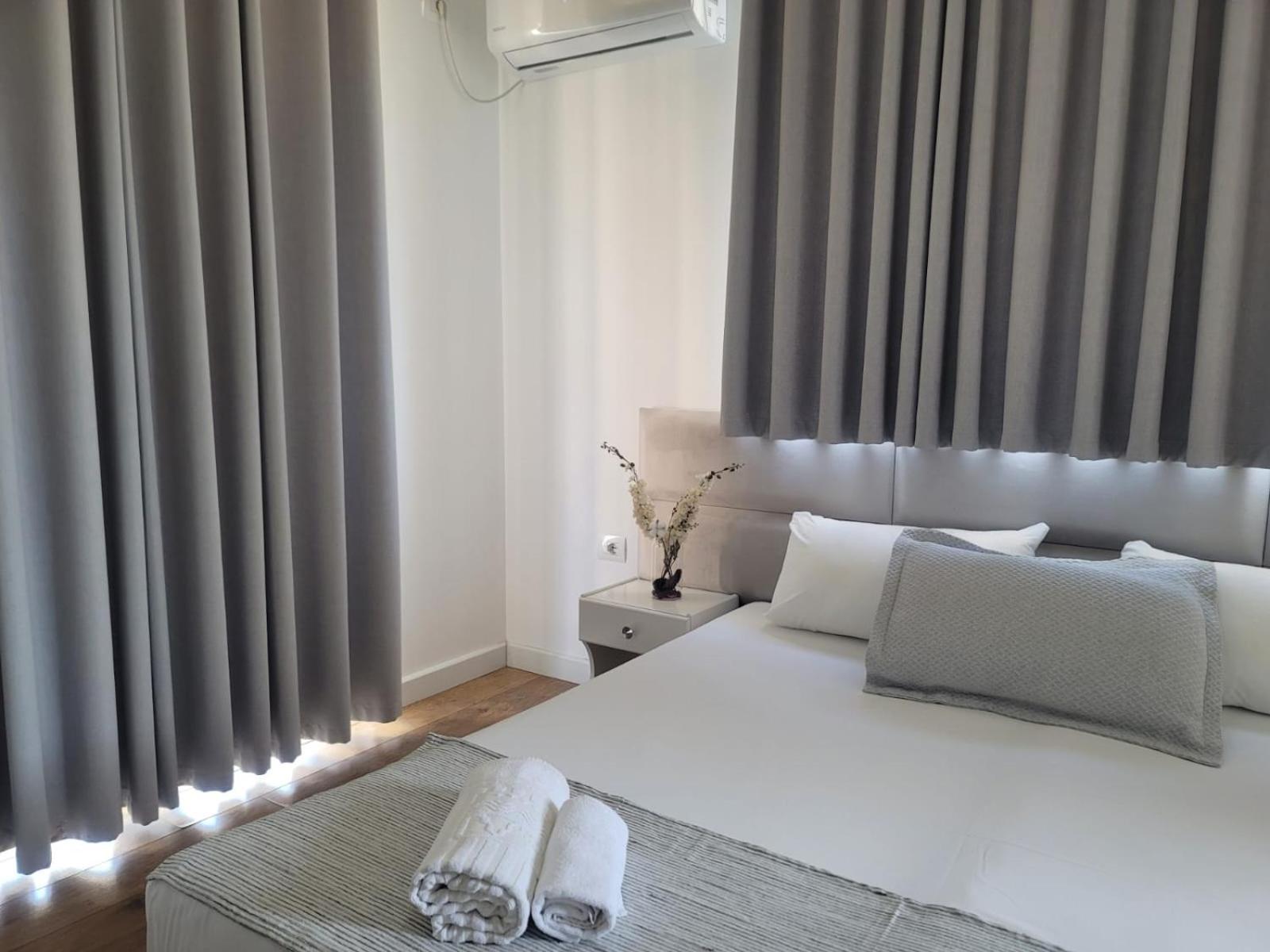 Hotel Myrtai - City Center Sarandë Buitenkant foto