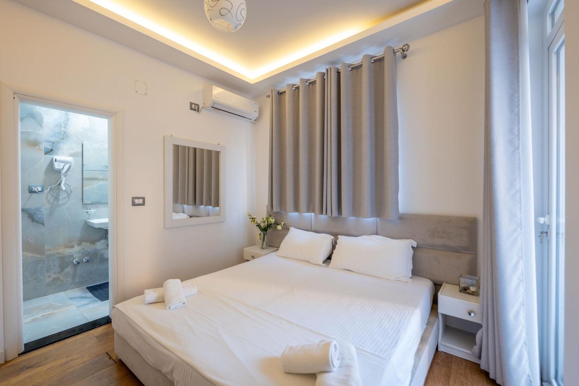 Hotel Myrtai - City Center Sarandë Buitenkant foto