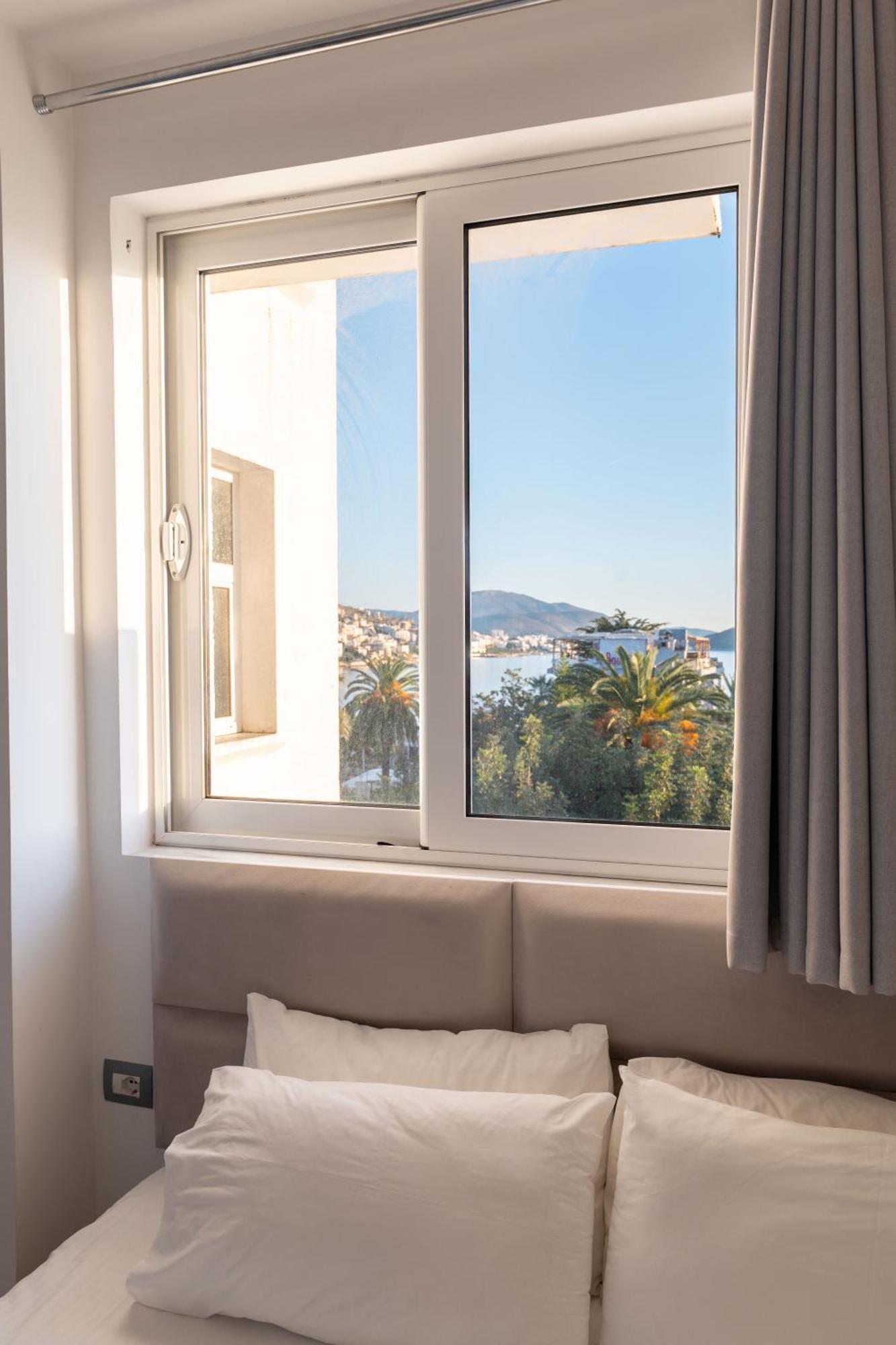 Hotel Myrtai - City Center Sarandë Buitenkant foto