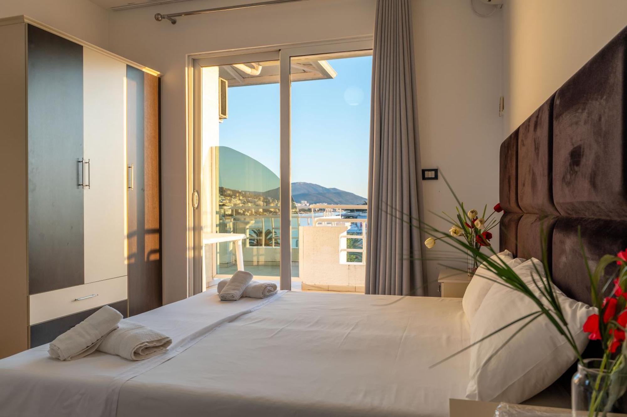 Hotel Myrtai - City Center Sarandë Buitenkant foto