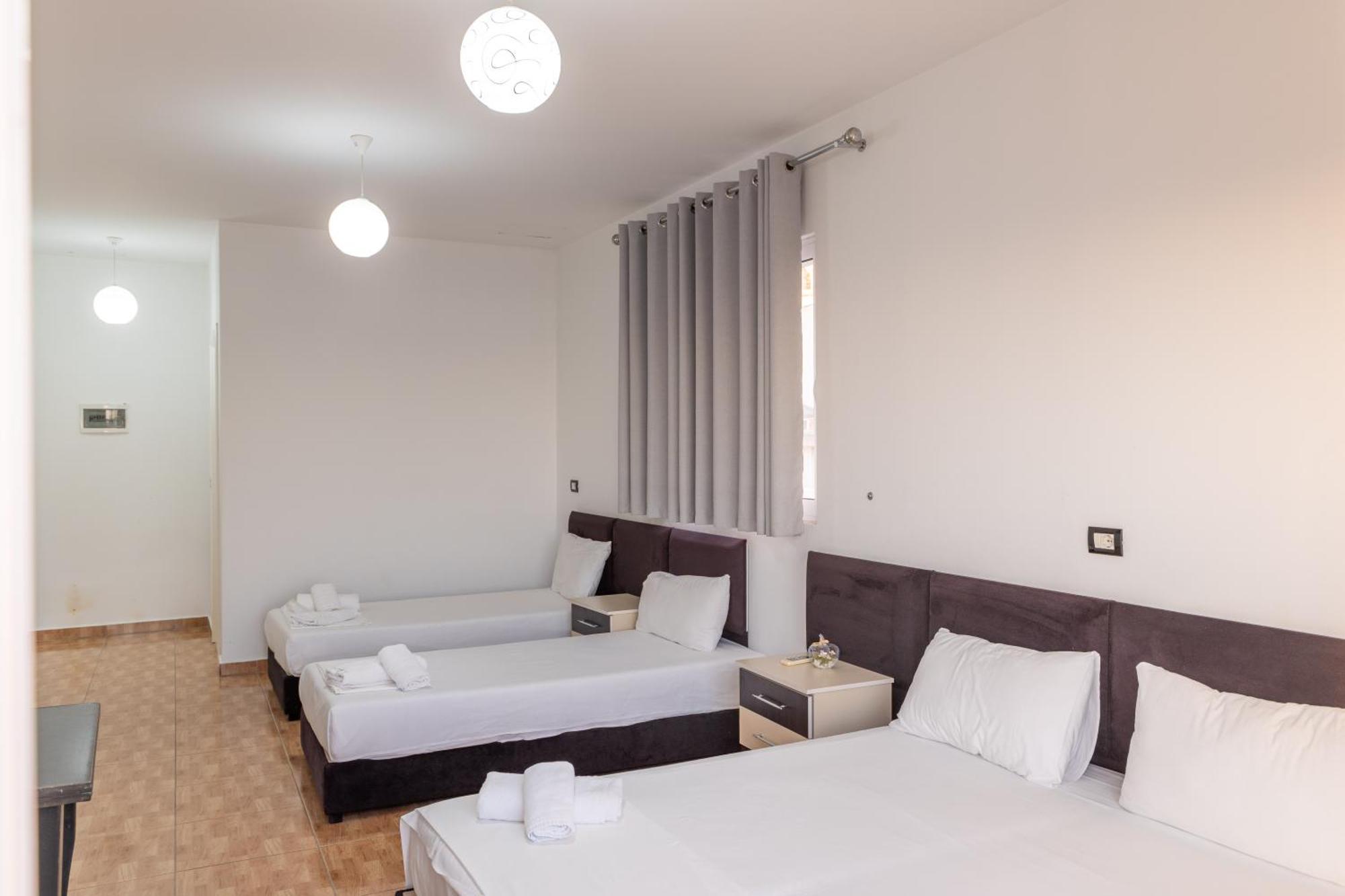 Hotel Myrtai - City Center Sarandë Buitenkant foto