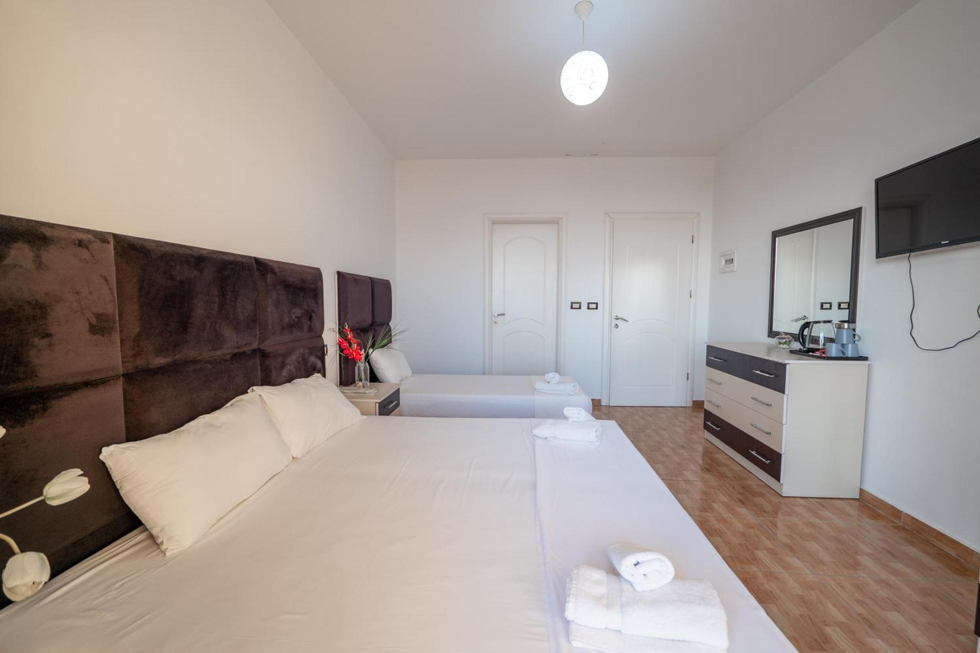 Hotel Myrtai - City Center Sarandë Buitenkant foto