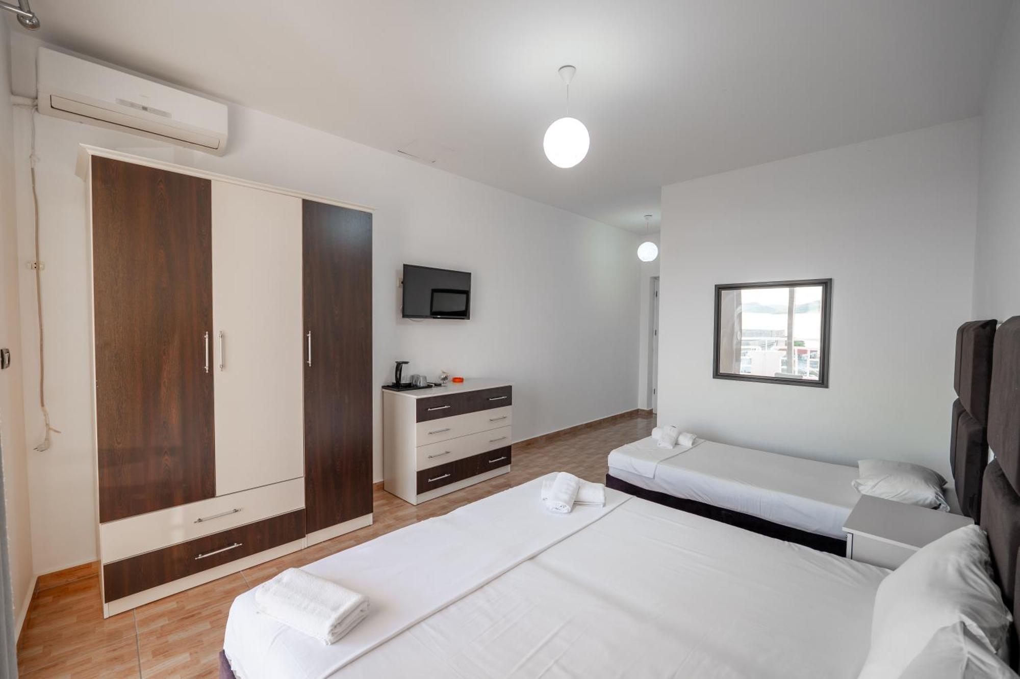 Hotel Myrtai - City Center Sarandë Buitenkant foto