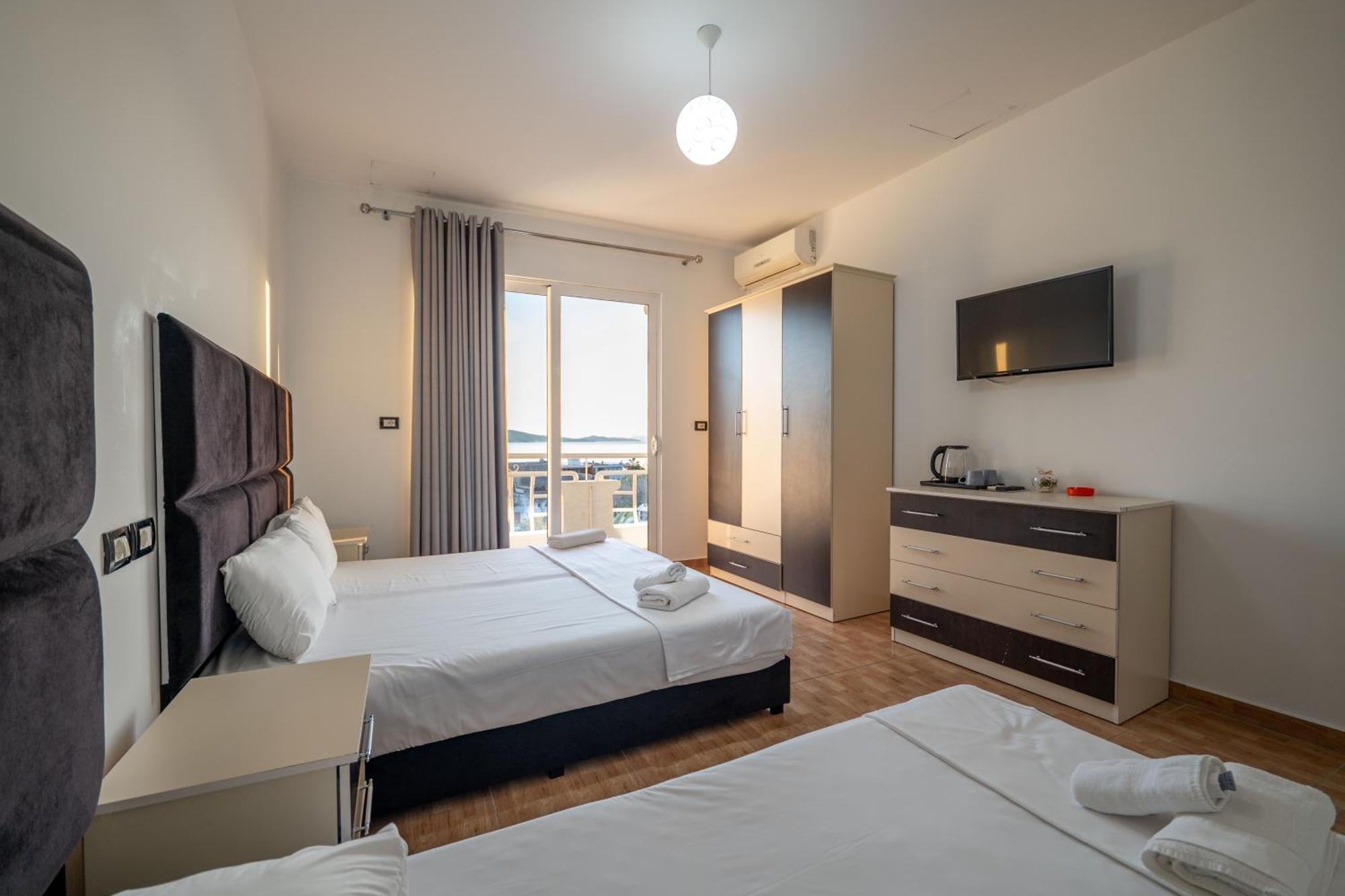 Hotel Myrtai - City Center Sarandë Buitenkant foto