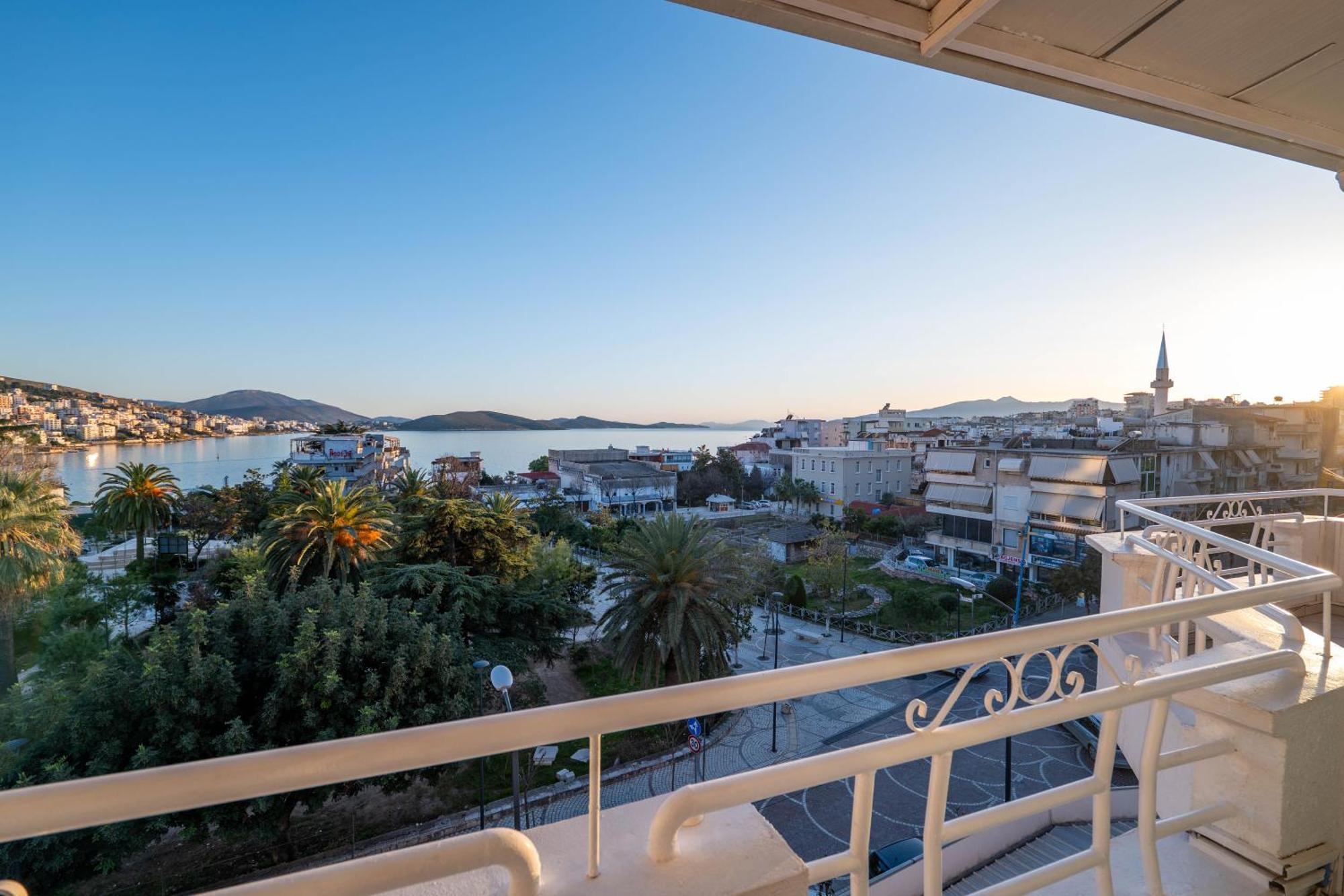 Hotel Myrtai - City Center Sarandë Buitenkant foto