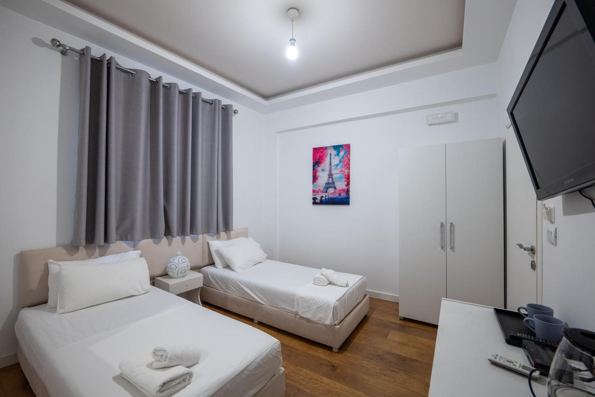 Hotel Myrtai - City Center Sarandë Buitenkant foto