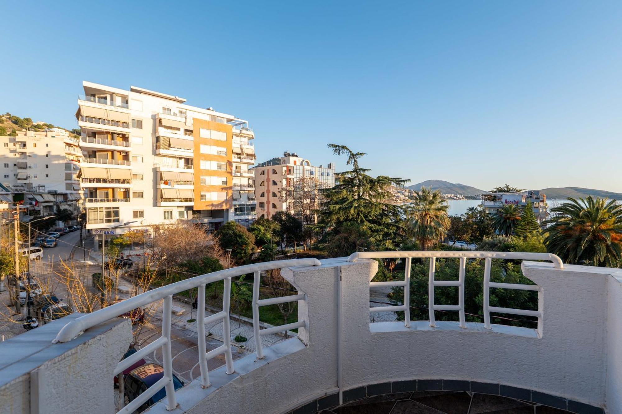 Hotel Myrtai - City Center Sarandë Buitenkant foto
