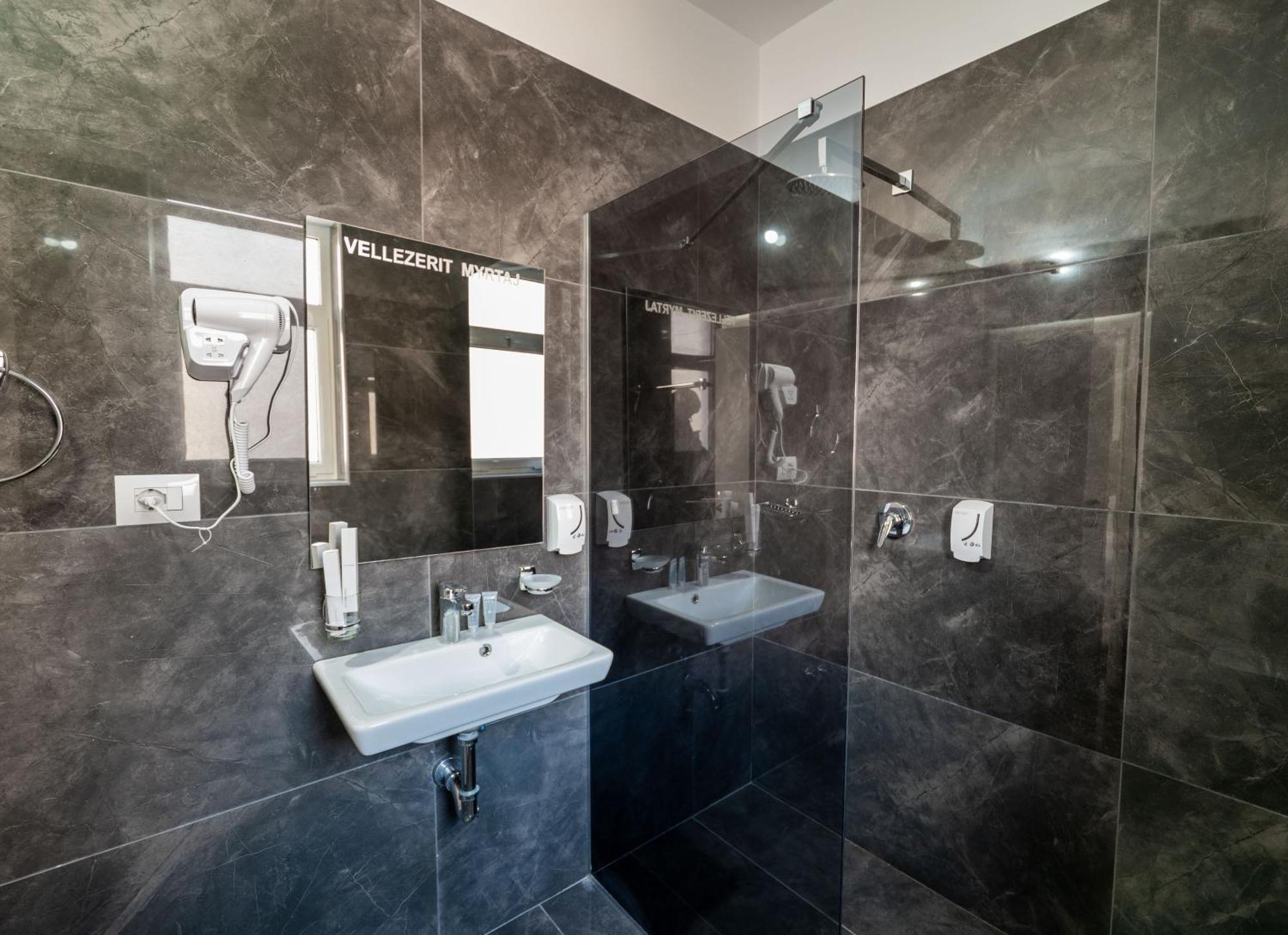 Hotel Myrtai - City Center Sarandë Buitenkant foto