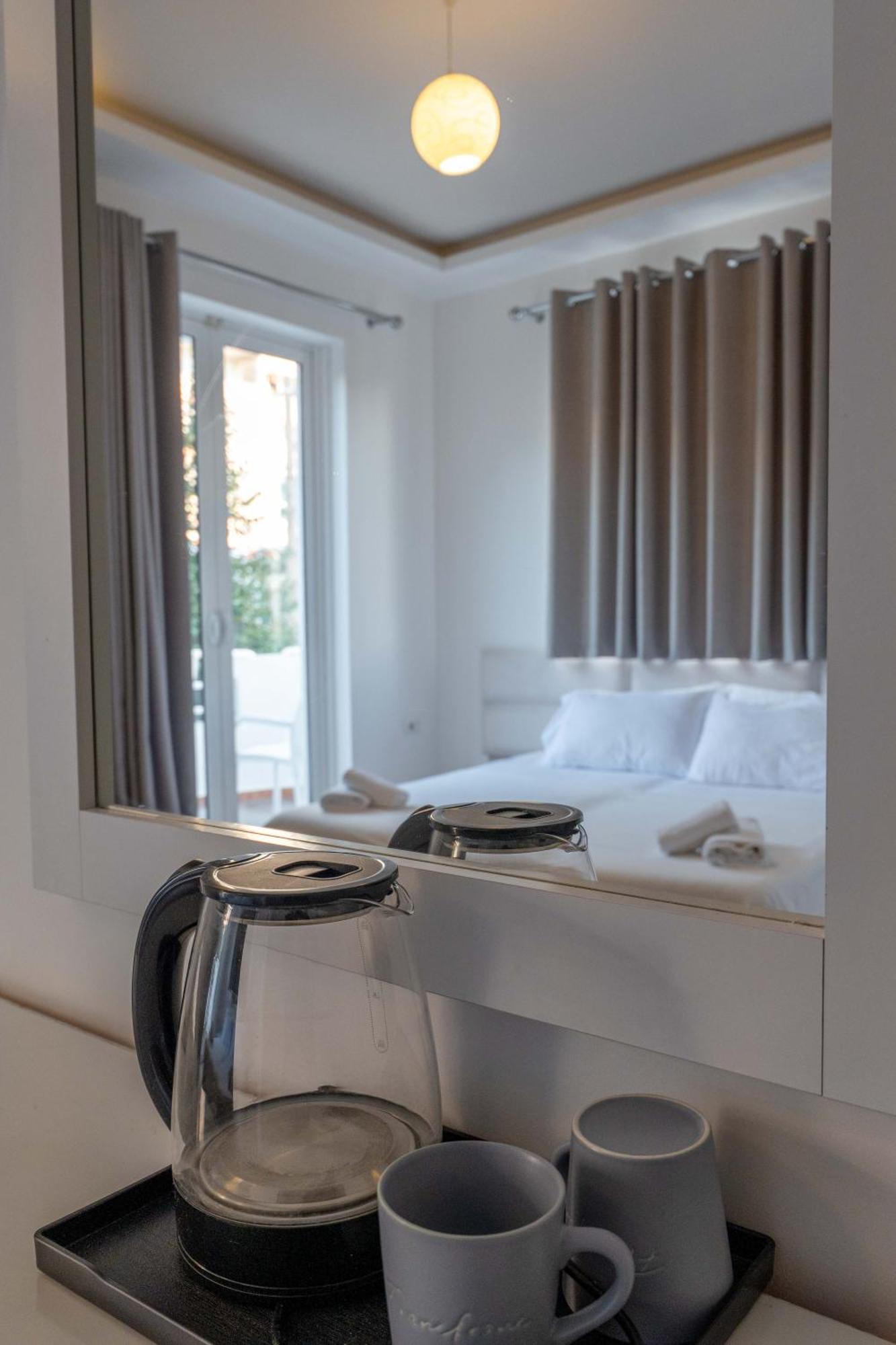 Hotel Myrtai - City Center Sarandë Buitenkant foto