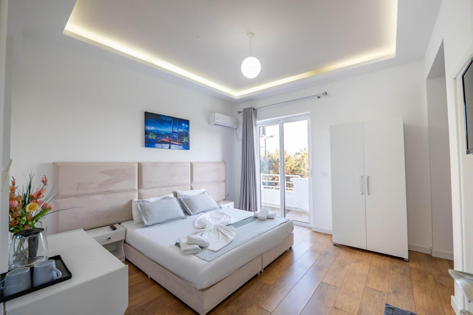 Hotel Myrtai - City Center Sarandë Buitenkant foto