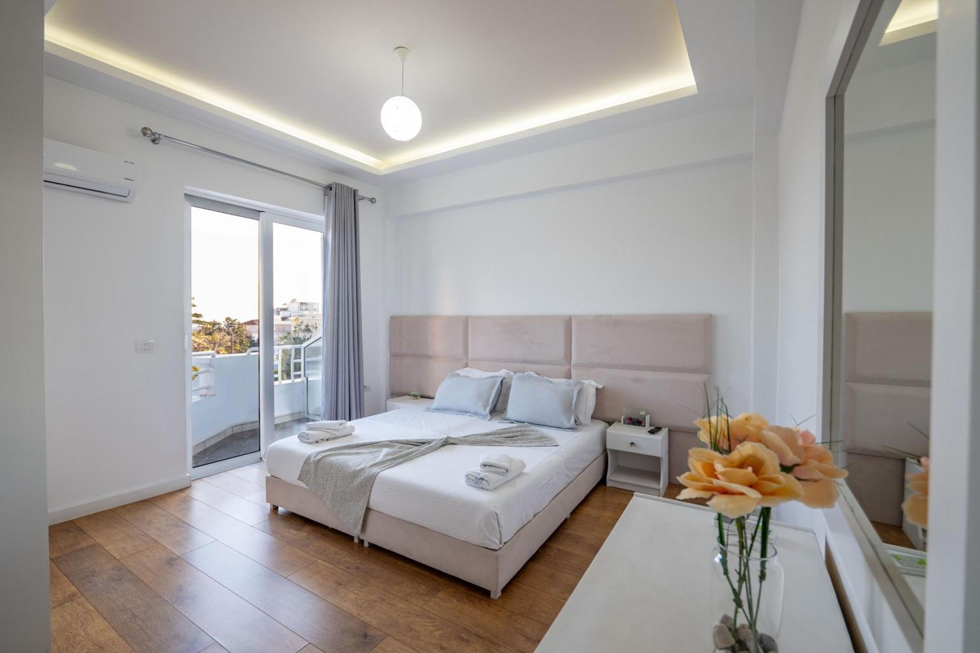 Hotel Myrtai - City Center Sarandë Buitenkant foto