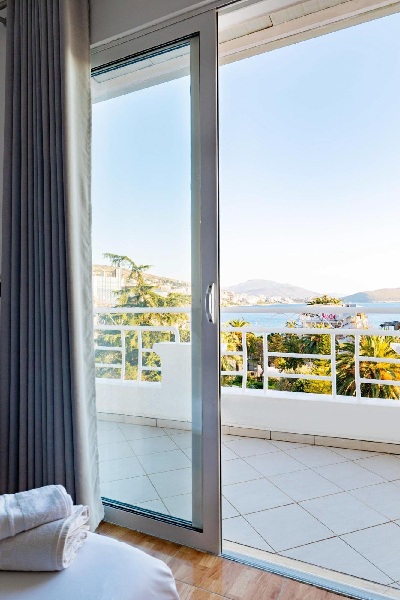 Hotel Myrtai - City Center Sarandë Buitenkant foto