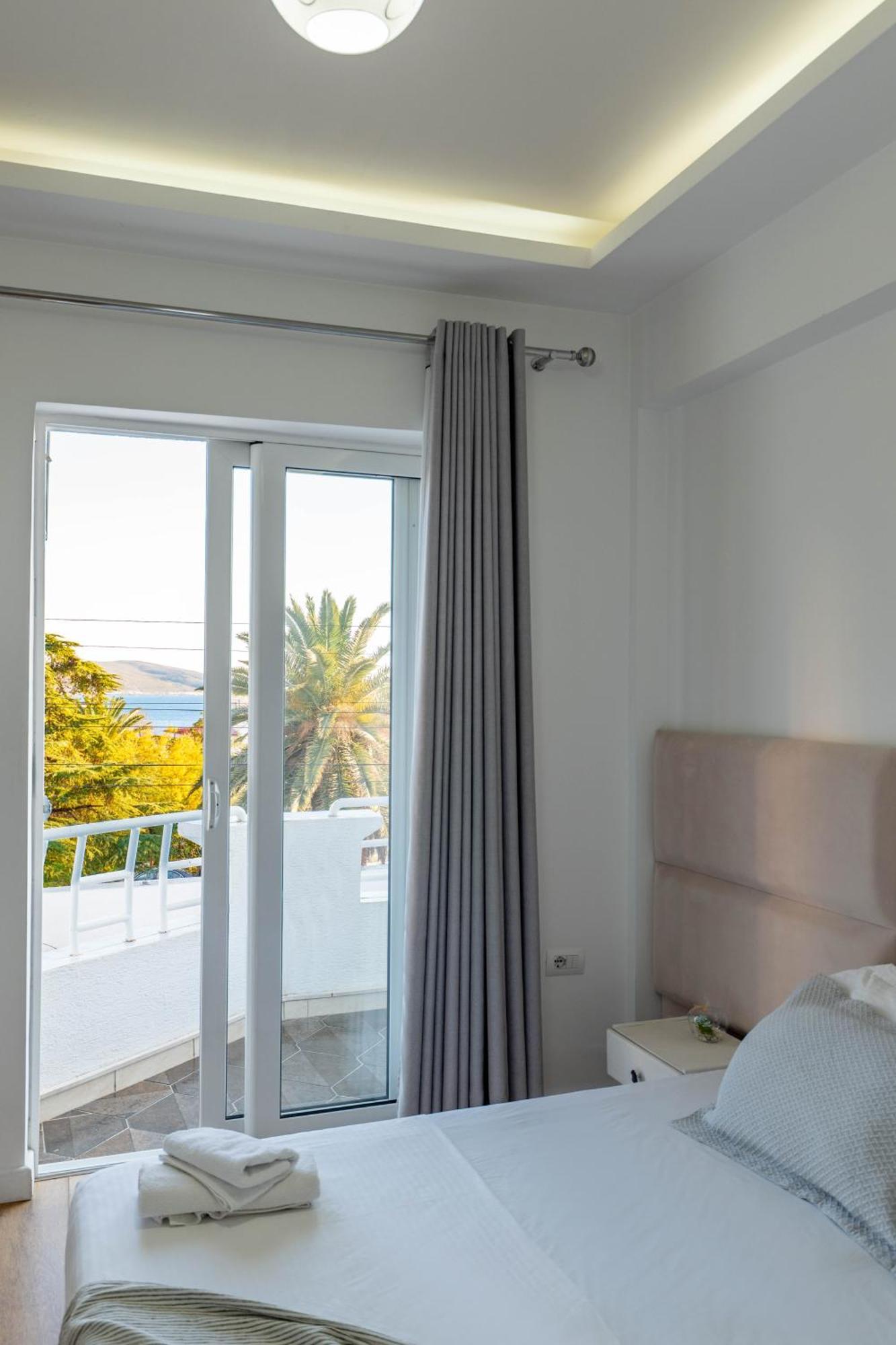 Hotel Myrtai - City Center Sarandë Buitenkant foto